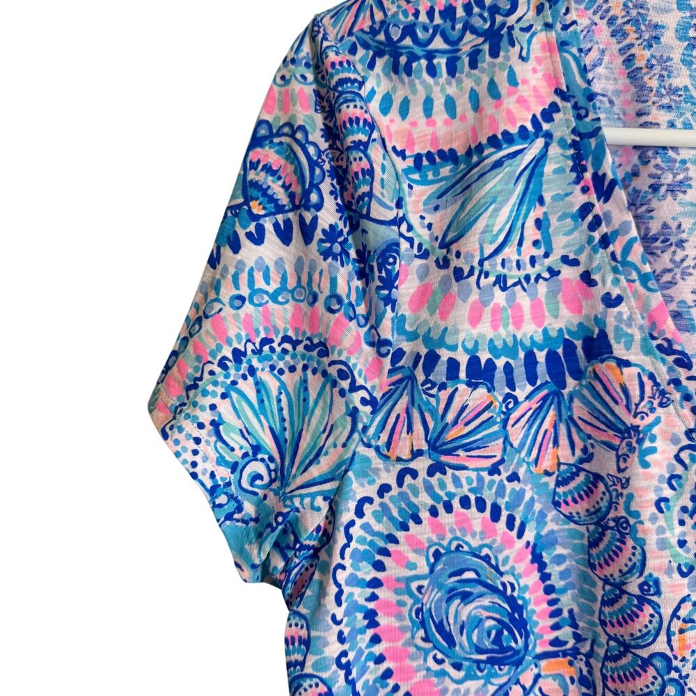 Lilly Pulitzer Etta V-Neck Tee Blue Grotto turtle print size L NWT coastal top - Picture 8 of 11